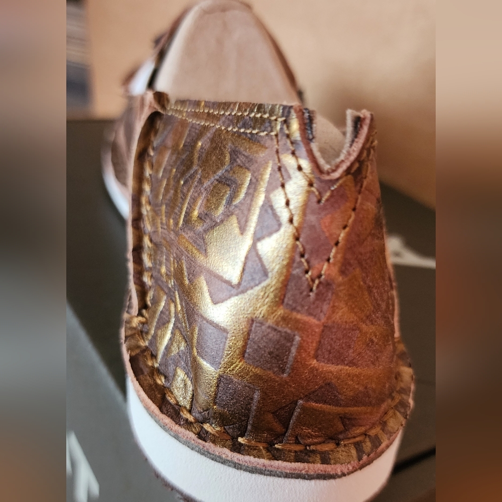 ARIAT COPPER BLANKET EMBOSS NEW IN BOX With Wrapping Two Sz 10 Sz 8.5 - Picture 8 of 15